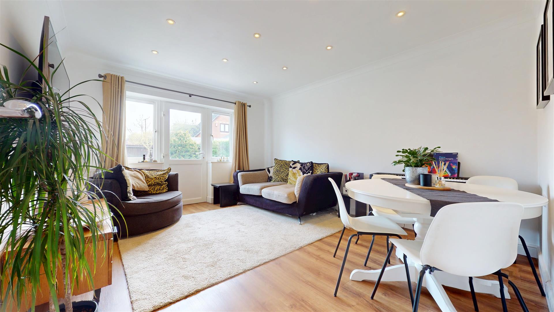 2 bed property in Claridge Drive, Milton Keynes